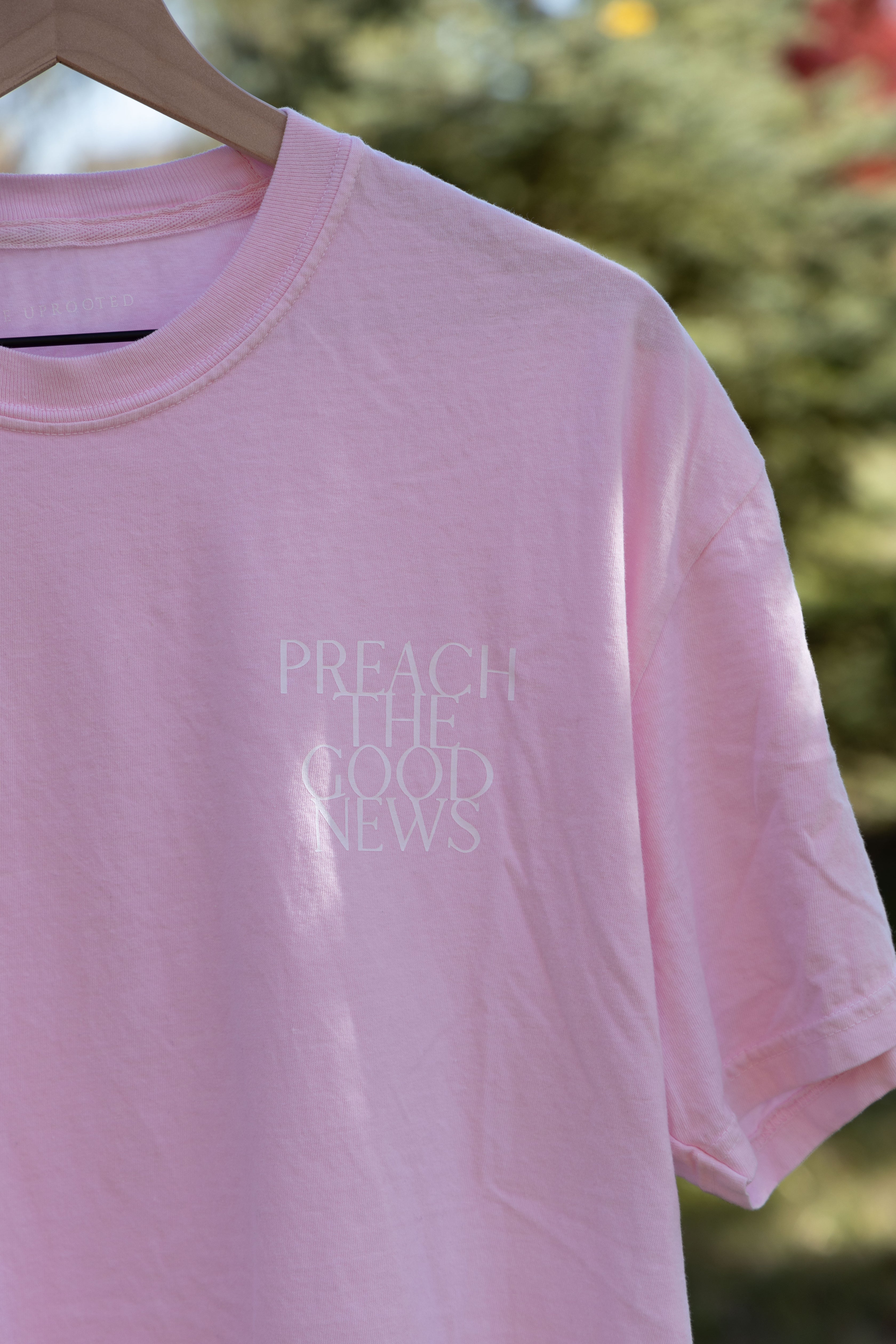 PREACH THE GOOD NEWS TEE pink front print detail