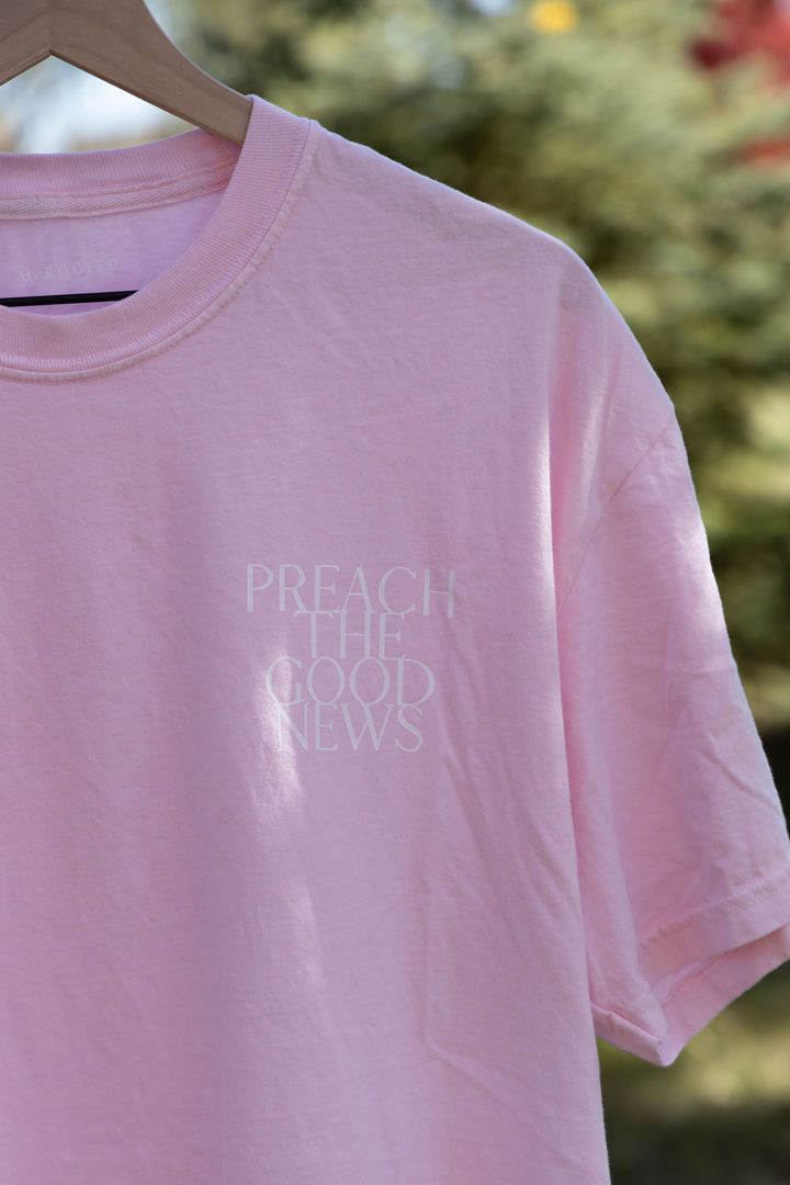 PREACH THE GOOD NEWS TEE pink front print detail