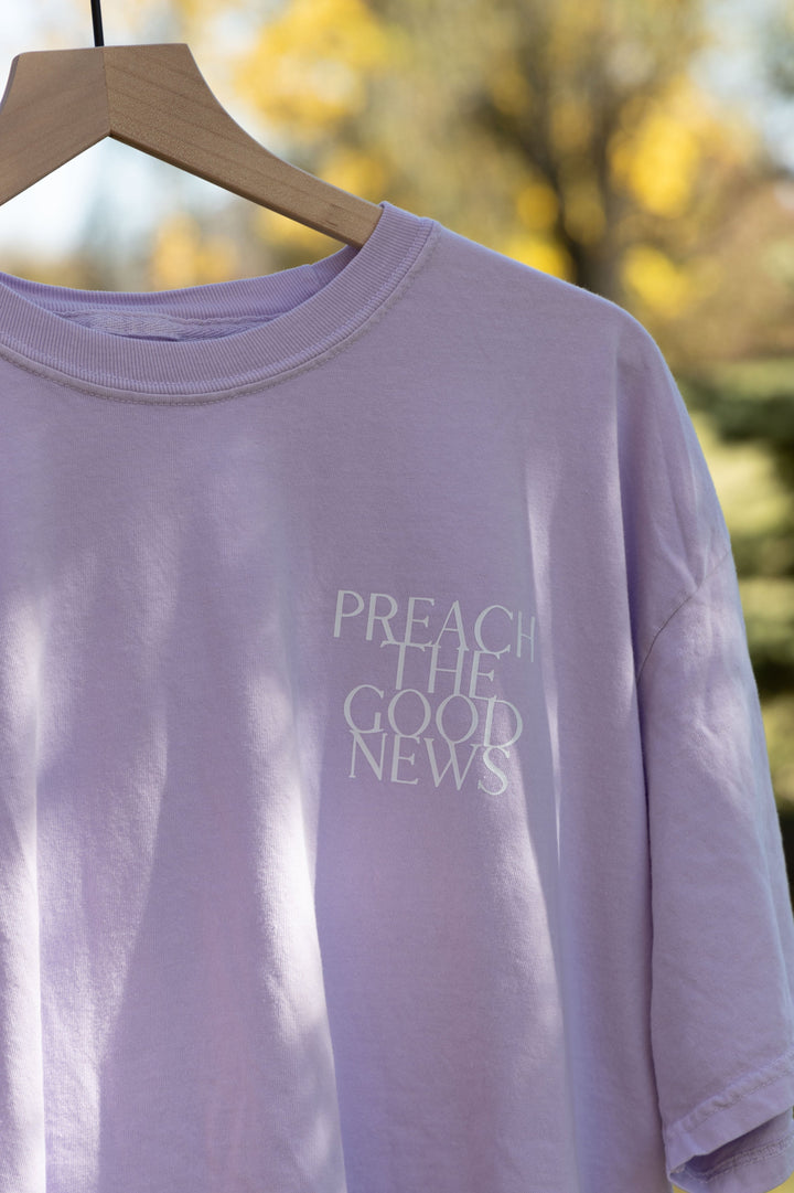 PREACH THE GOOD NEWS TEE purple front print detail